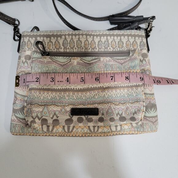 Sakroots Crossbody Adjustable Strap Pockets inside. - Picture 11 of 14